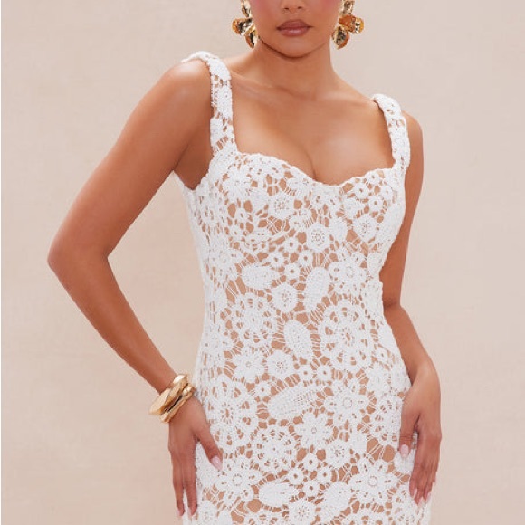 Elegant White Lace Dress - Picture 2 of 8